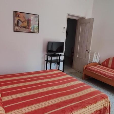 Chiaia Apartments Ponza Bagian luar foto