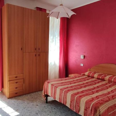 Chiaia Apartments Ponza Bagian luar foto
