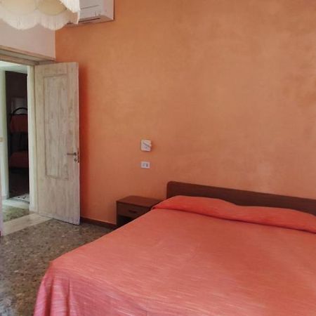 Chiaia Apartments Ponza Bagian luar foto