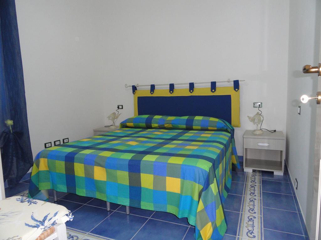 Chiaia Apartments Ponza Ruang foto