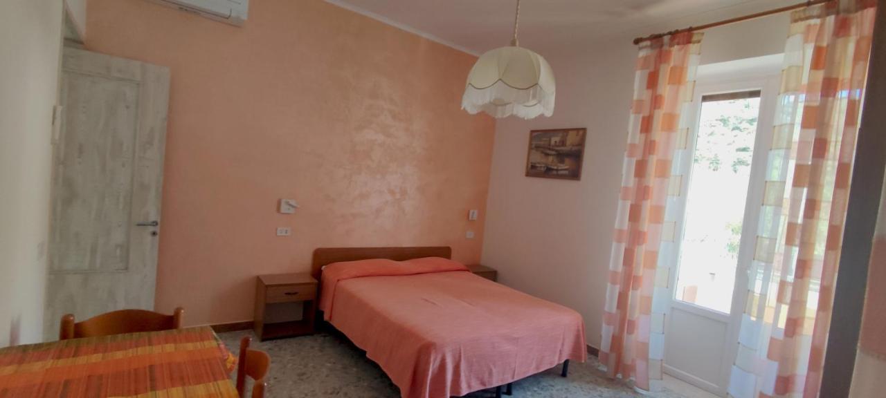 Chiaia Apartments Ponza Bagian luar foto