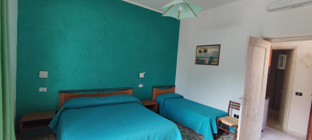 Chiaia Apartments Ponza Bagian luar foto
