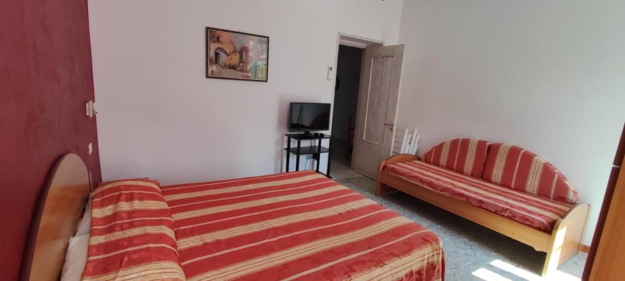 Chiaia Apartments Ponza Bagian luar foto
