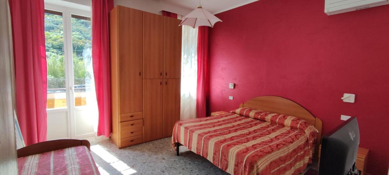 Chiaia Apartments Ponza Bagian luar foto