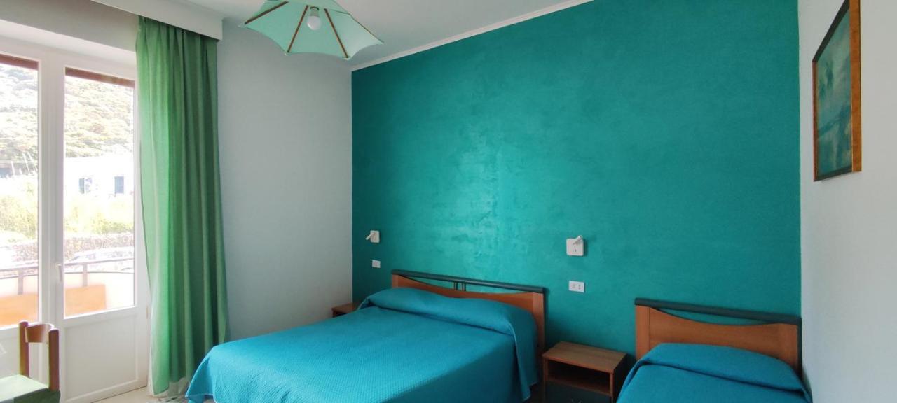 Chiaia Apartments Ponza Bagian luar foto