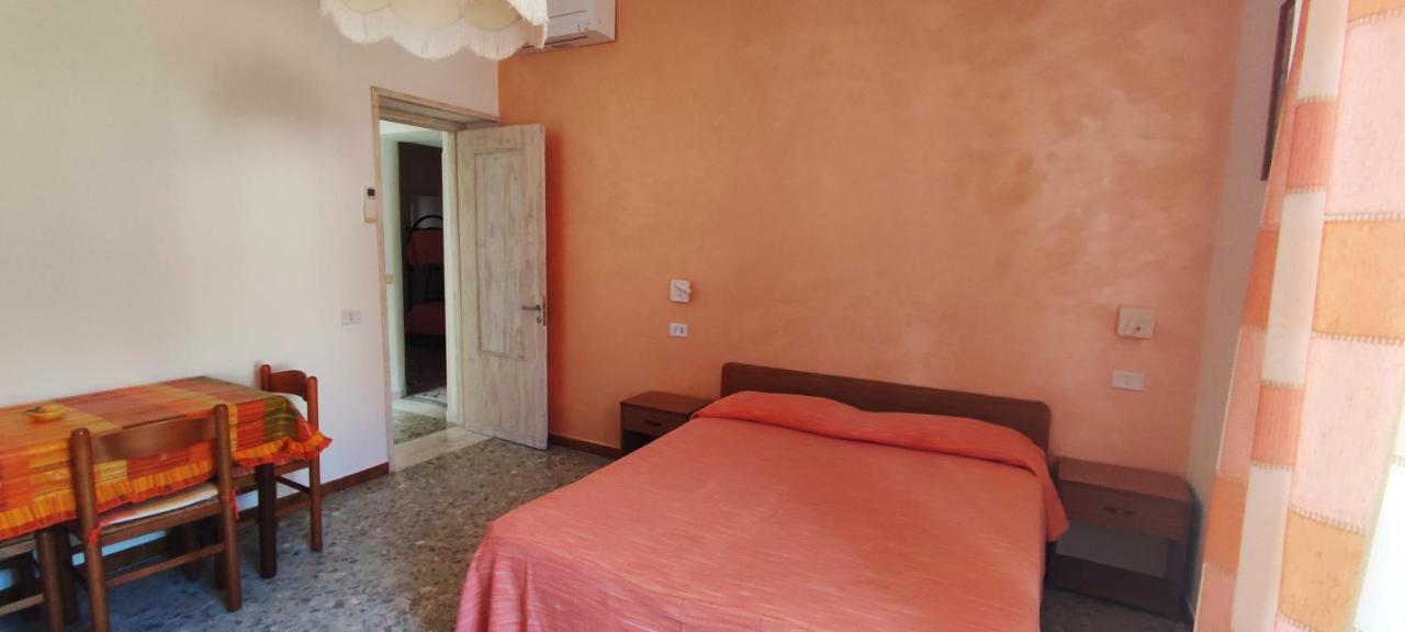 Chiaia Apartments Ponza Bagian luar foto