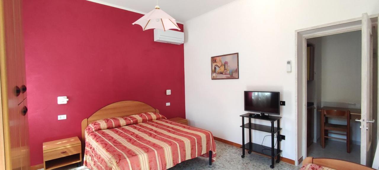 Chiaia Apartments Ponza Bagian luar foto