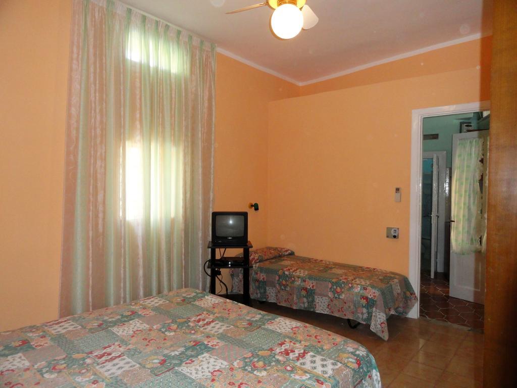 Chiaia Apartments Ponza Ruang foto
