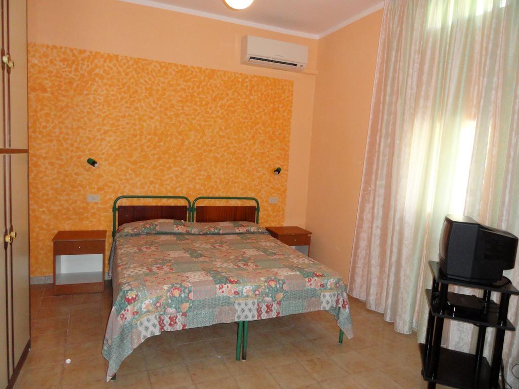 Chiaia Apartments Ponza Ruang foto