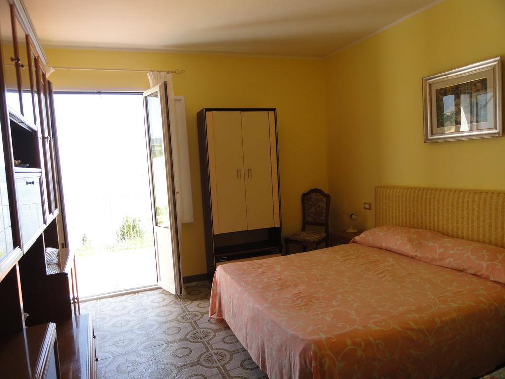 Chiaia Apartments Ponza Ruang foto