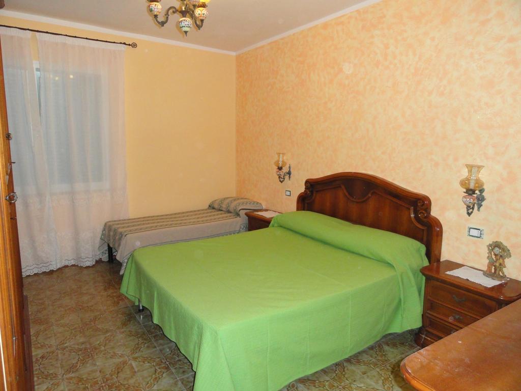 Chiaia Apartments Ponza Ruang foto