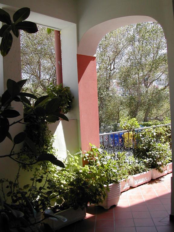 Chiaia Apartments Ponza Ruang foto
