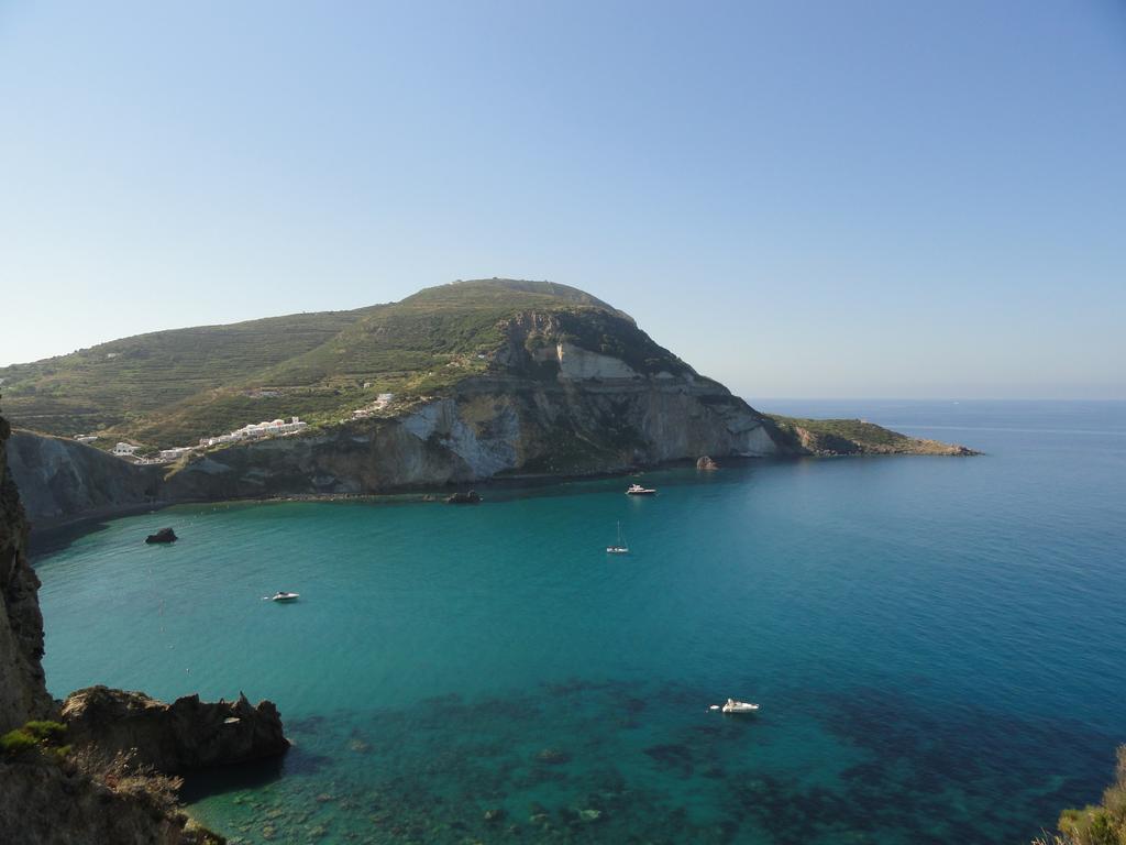 Chiaia Apartments Ponza Bagian luar foto