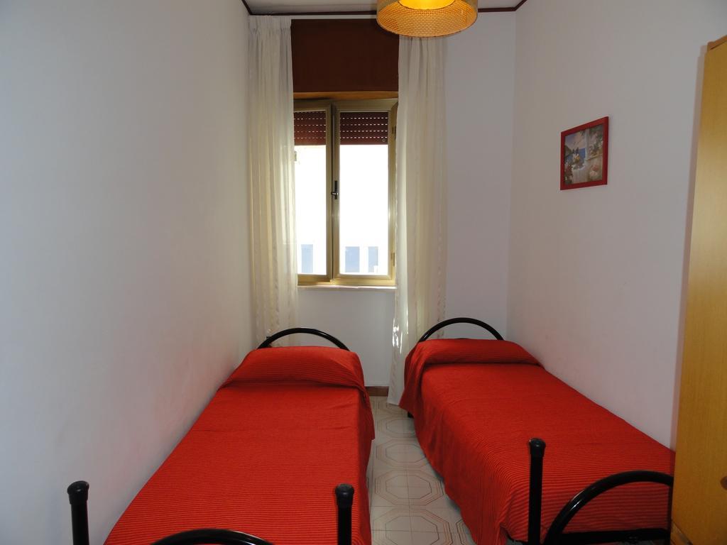 Chiaia Apartments Ponza Bagian luar foto