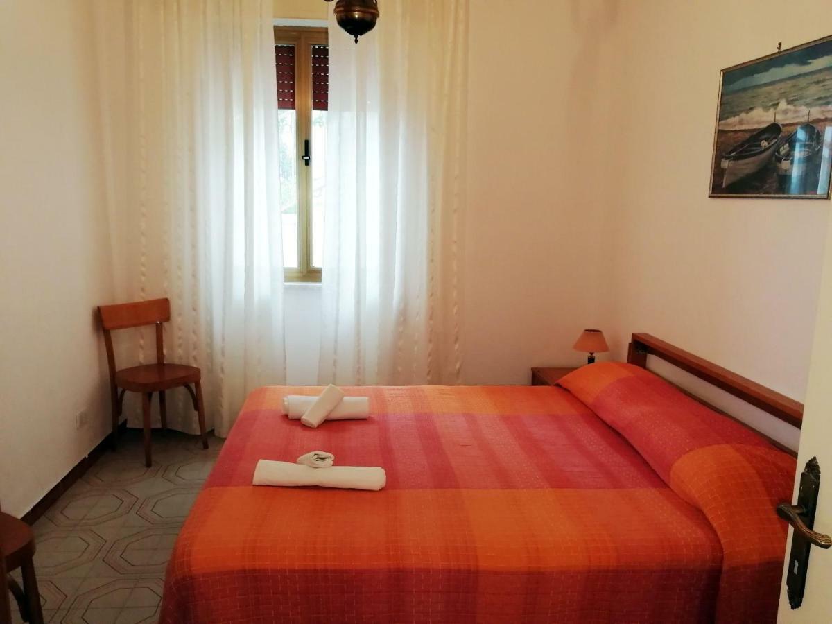 Chiaia Apartments Ponza Bagian luar foto