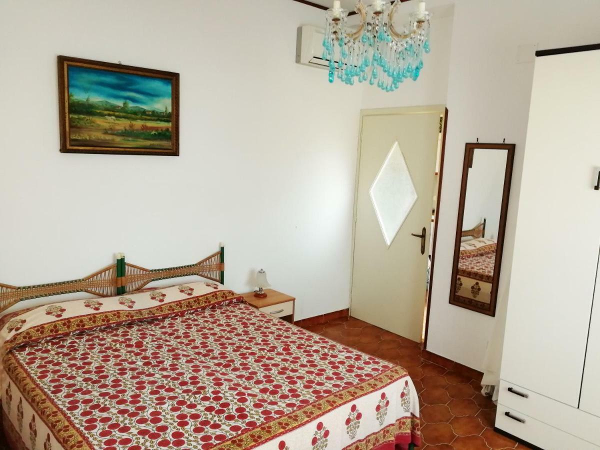Chiaia Apartments Ponza Bagian luar foto
